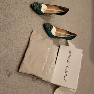Manolo Blahnik Hangisi 105 emerald satin size 5/35